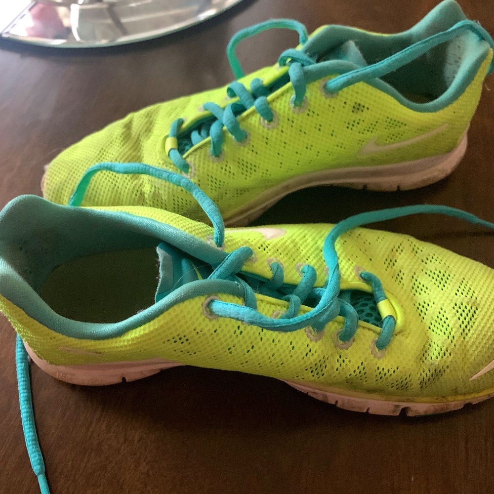 NEON Yellow/Green Womens Nike Shoes w/ Teal Lace (6.5)